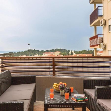Stunning Apartment In Makarska With Kitchen Exterior foto